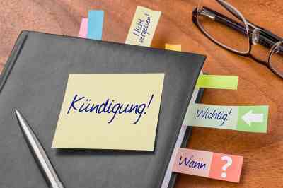 Zettel mit Aufschrift Kündigung - © Zerbor - Adobe Stock.com