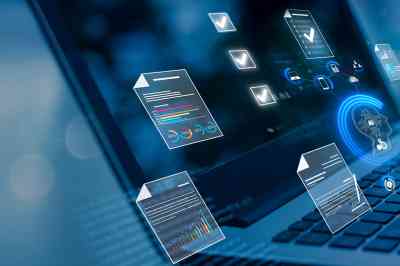 Notebook mit Dokumentensymbolen - © Urupong - stock.adobe.com